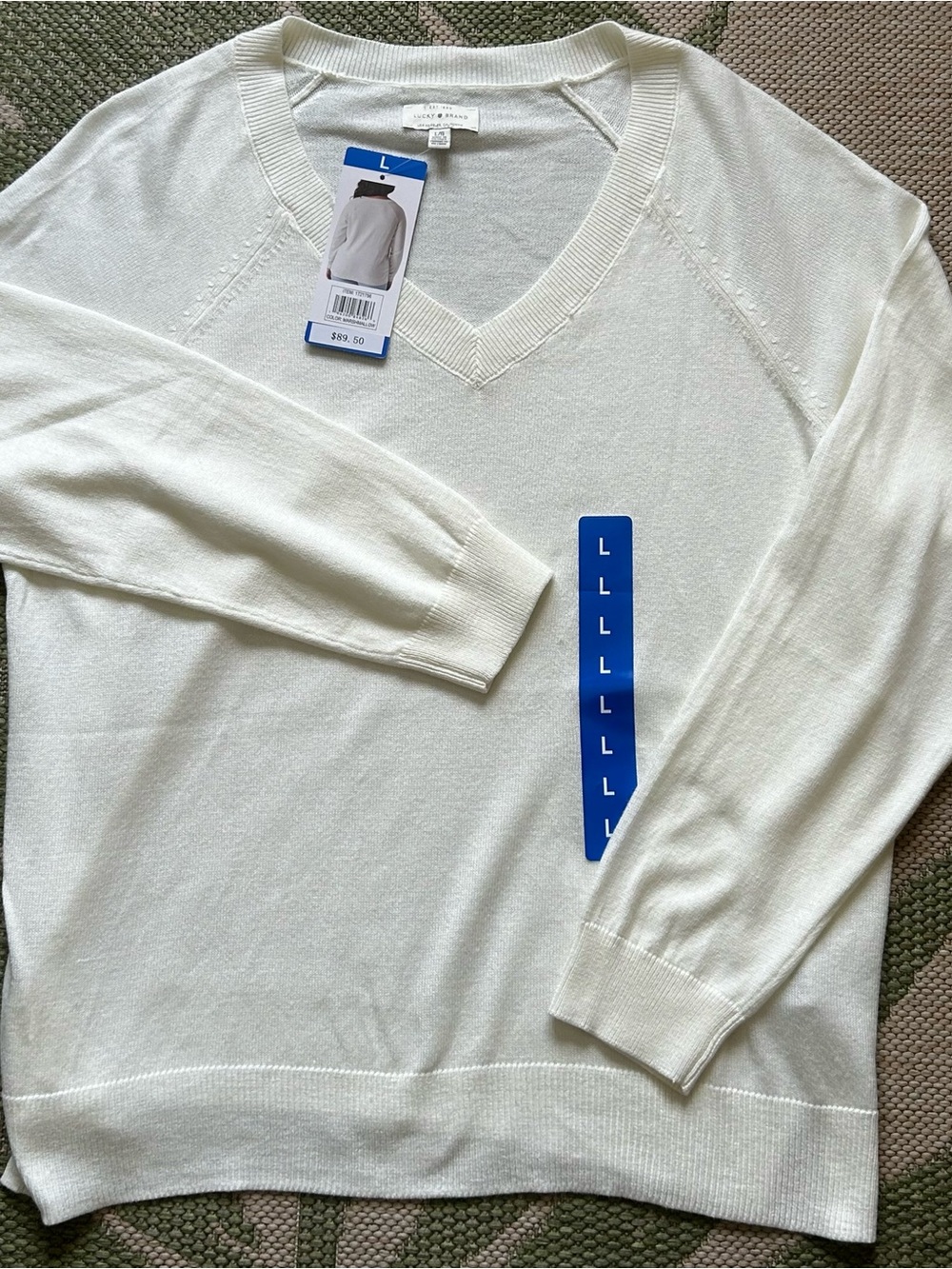 Lucky Brand Women’s V-Neck Sweater in Marshmallow NWT